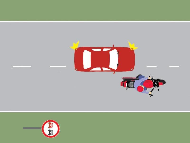 Care dintre conducători procedează neregulamentar?