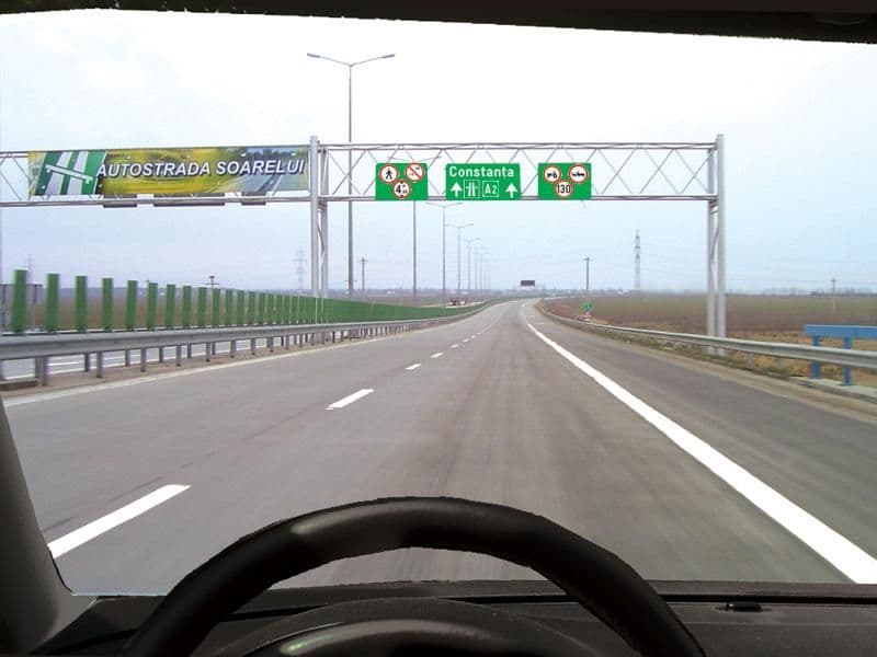 Este permisă întoarcerea pe autostradă?