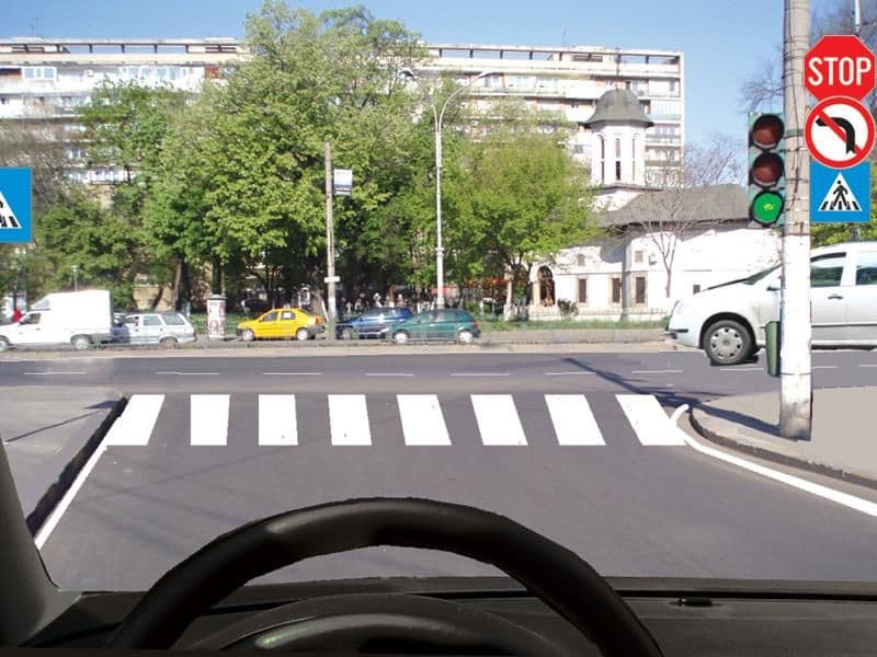 În această situație trebuie să cedați trecerea vehiculului din dreapta?