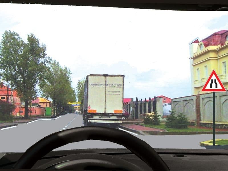 Camionul este staționat. Cine încalcă legea dacă încercați să-l depășiți ?