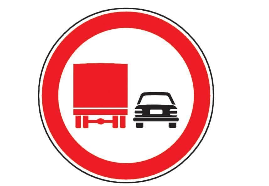 Vă aflaţi la volanul unui autocamion şi întâlniţi indicatorul alăturat. Cum veţi proceda?